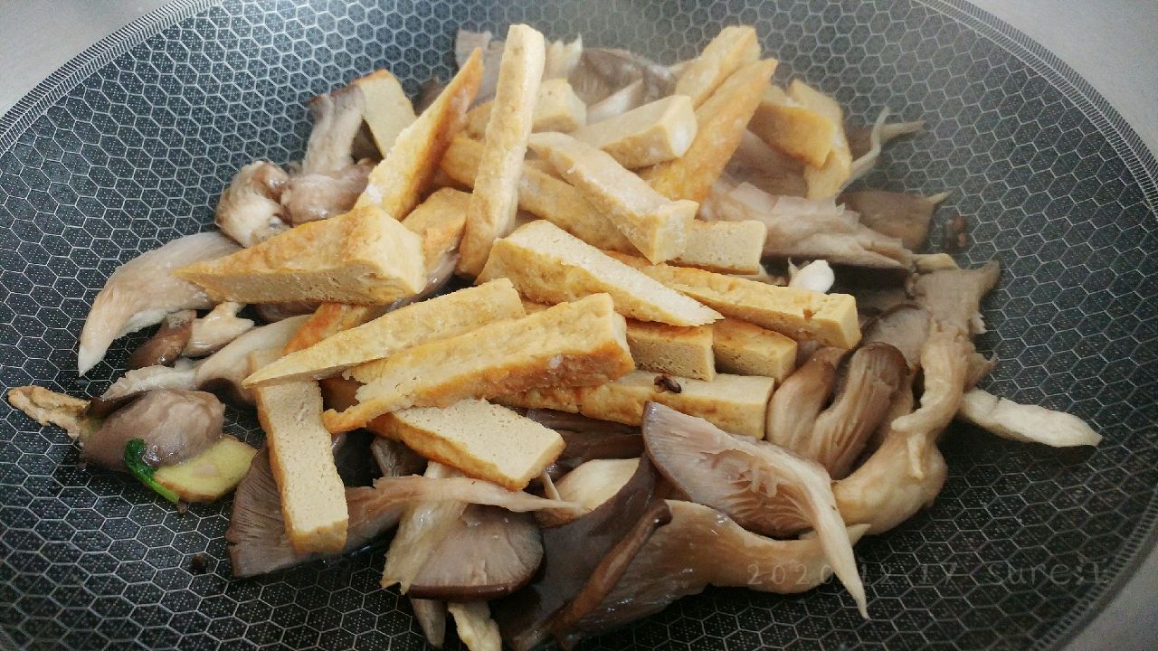 蚝汁菇肉烩豆腐