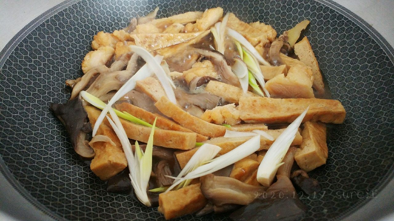 蚝汁菇肉烩豆腐