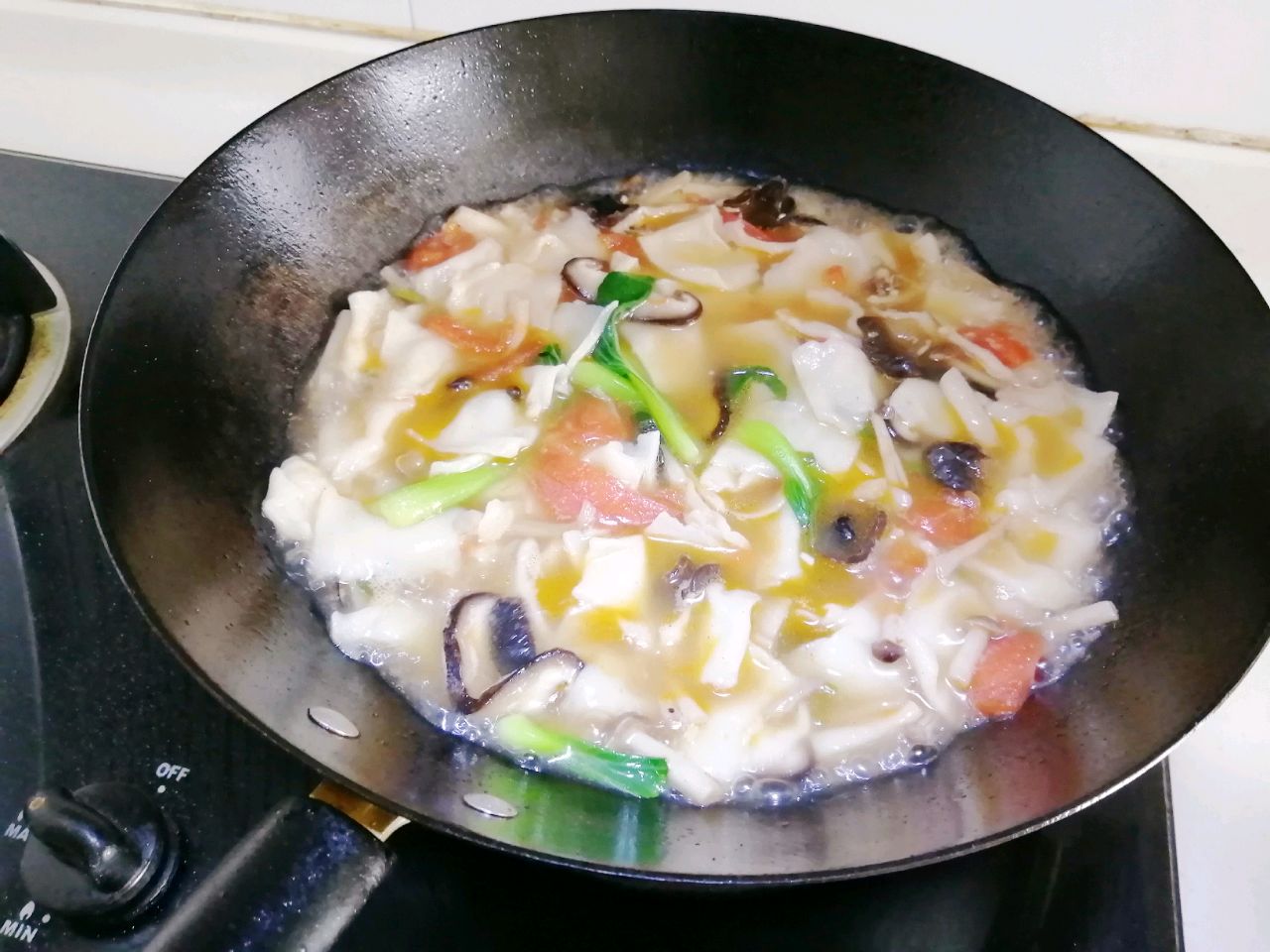 蚝汁菌菇汤面片