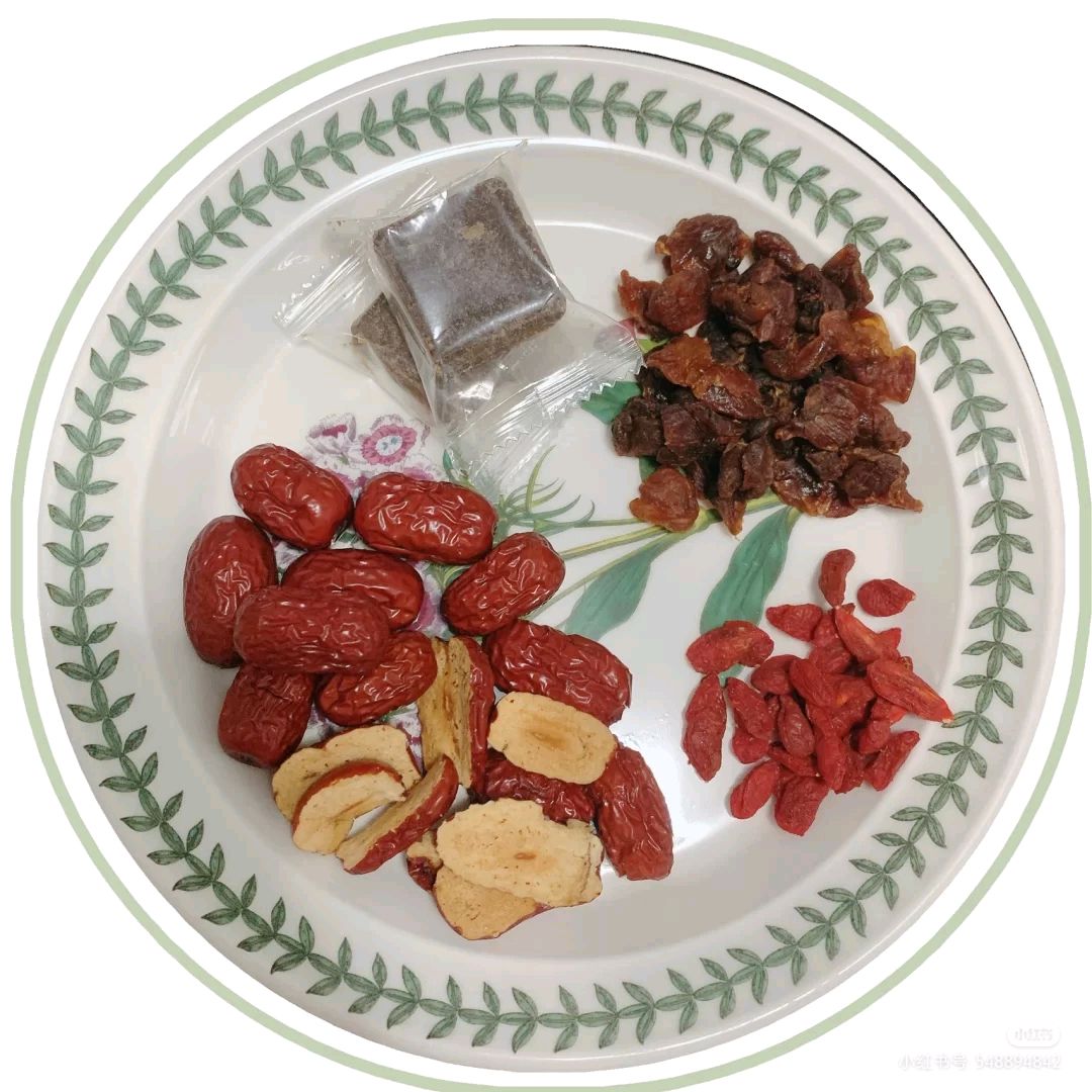 喝杯红枣桂圆枸杞茶，皮肤白里透红！