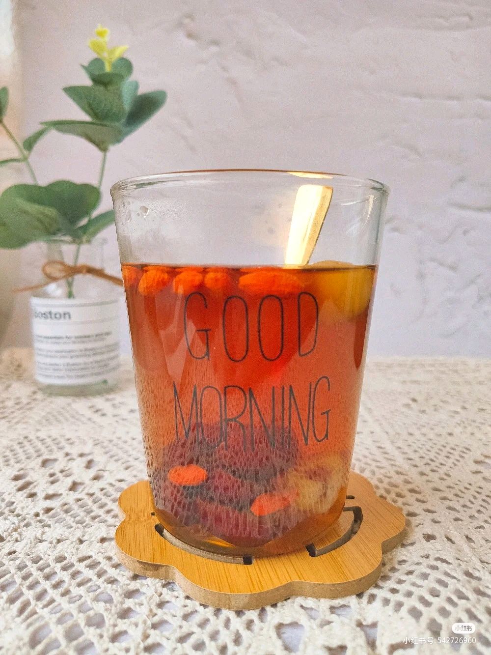 喝杯红枣桂圆枸杞茶，皮肤白里透红！