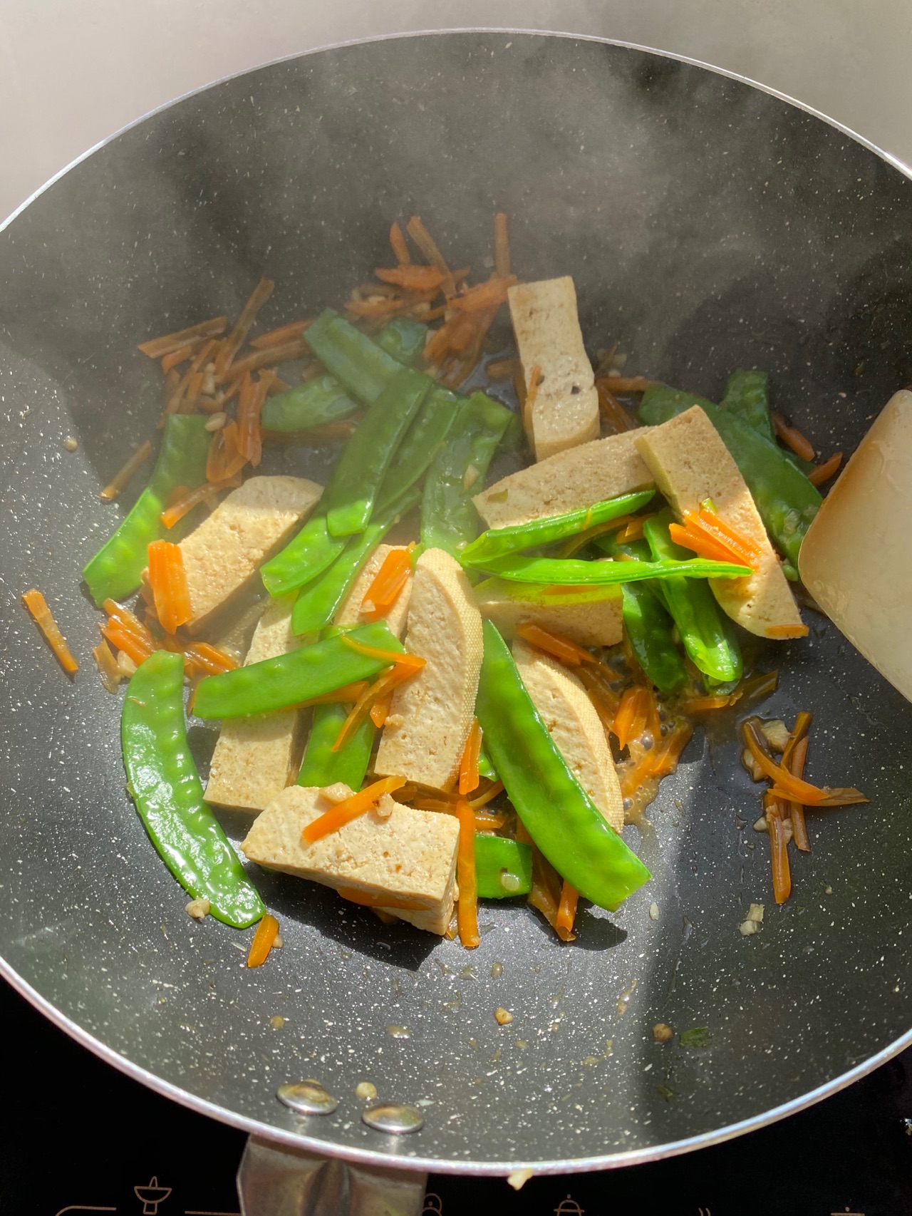 荷兰豆炒鸡蛋豆腐