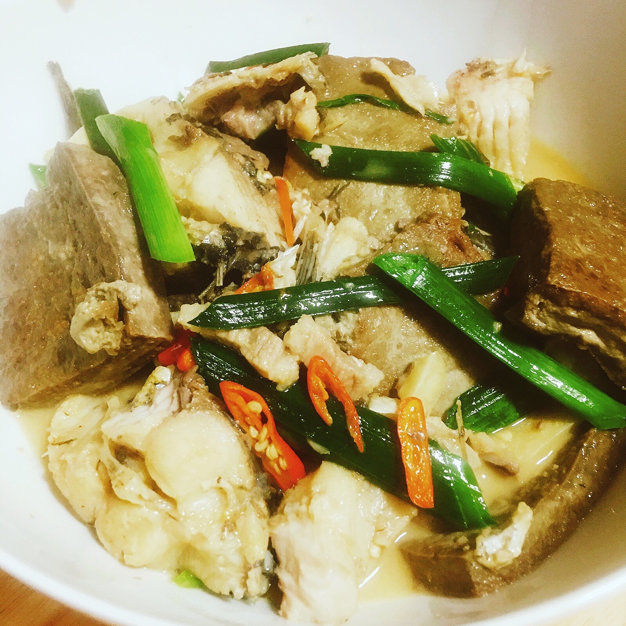 黑豆腐炖鱼