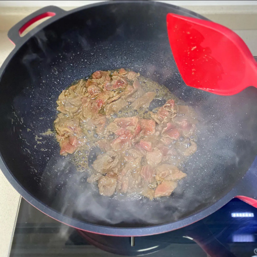 黑椒牛肉炒青椒