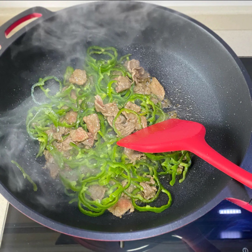 黑椒牛肉炒青椒
