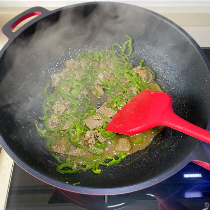 黑椒牛肉炒青椒