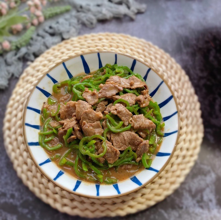 黑椒牛肉炒青椒