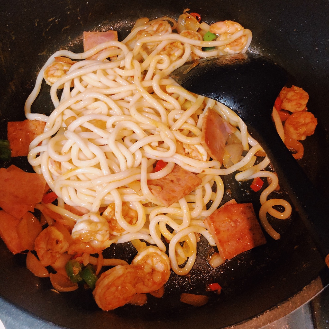 黑椒虾仁炒乌冬