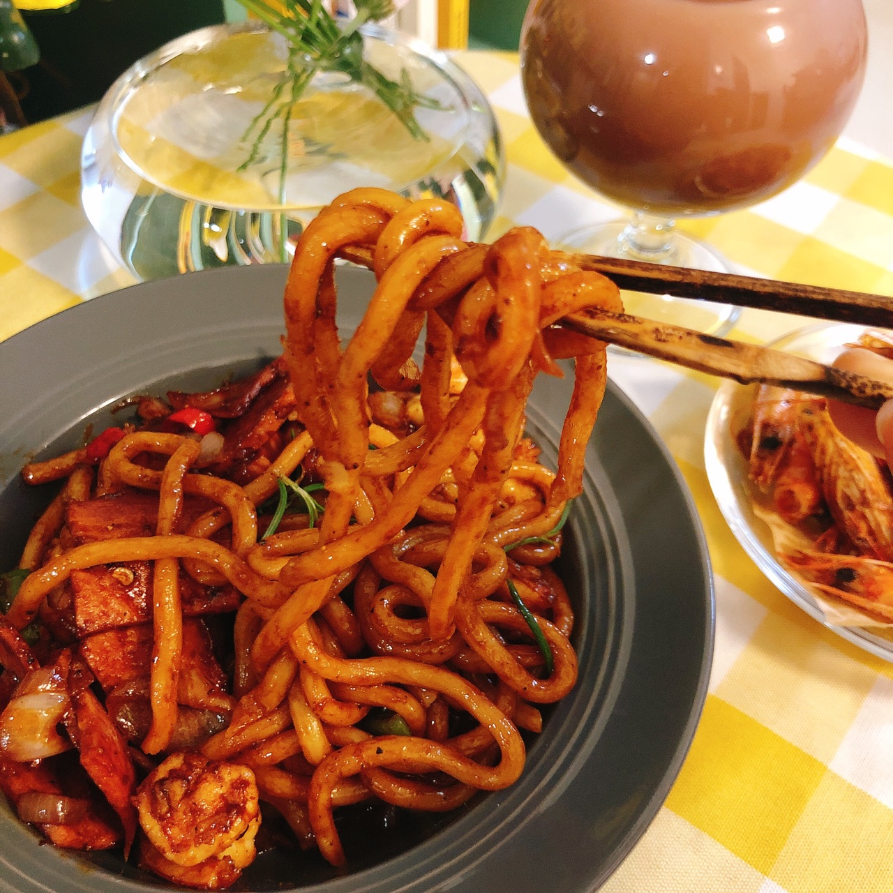 黑椒虾仁炒乌冬