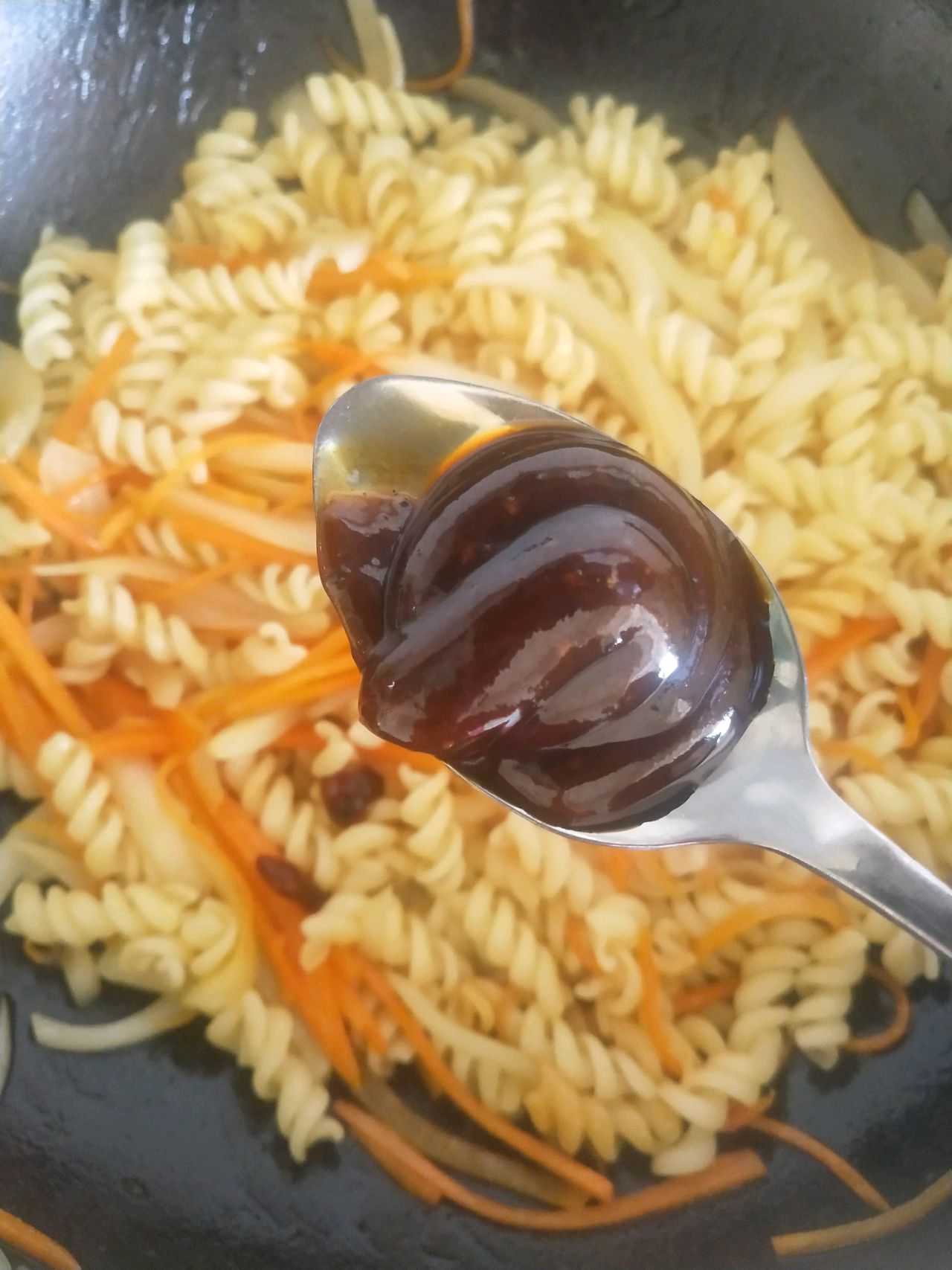 黑椒鲜虾意面卷