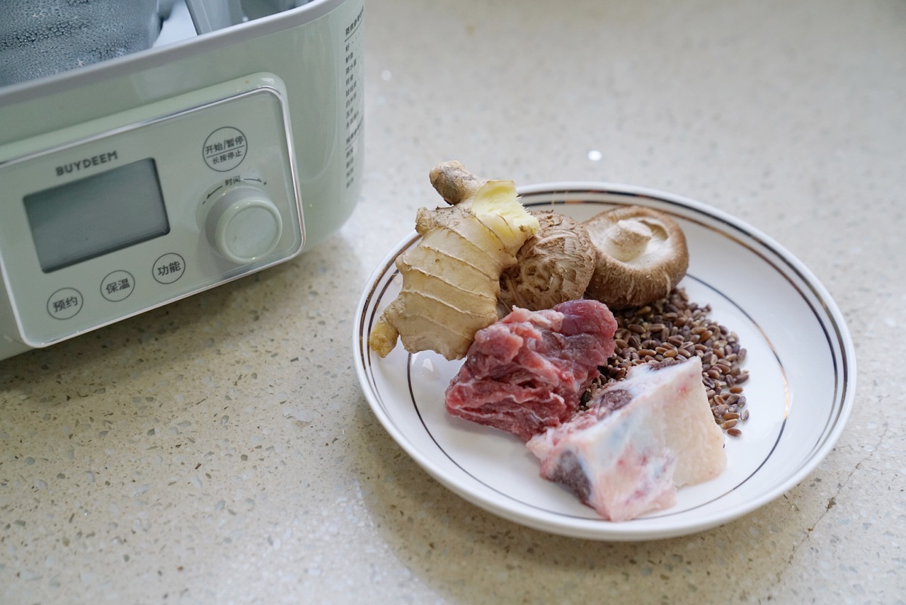 黑麦仁牛排骨汤