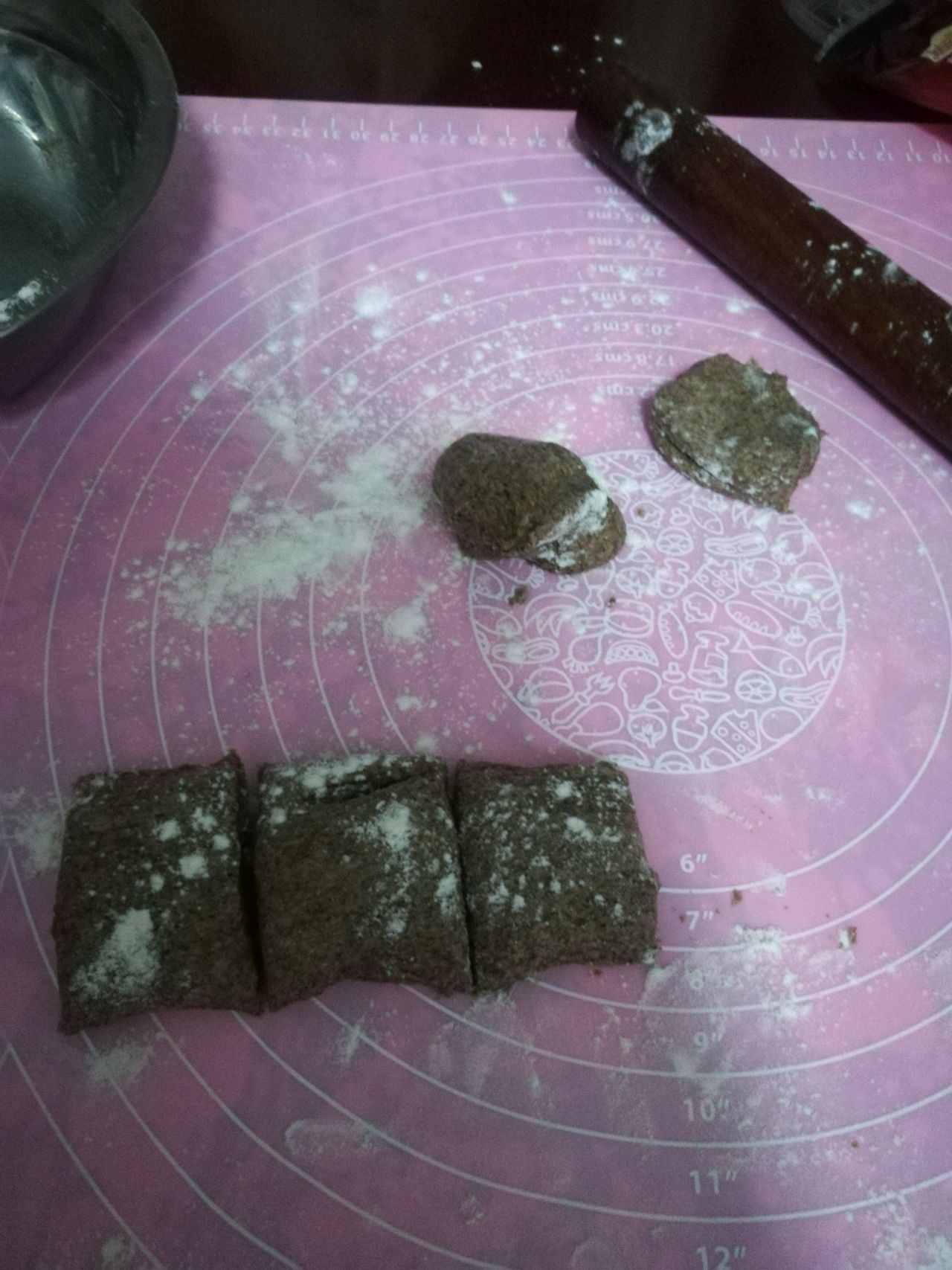 黑全麦肠仔包