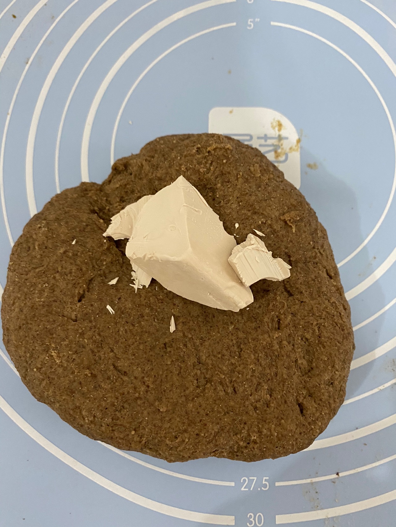 黑全麦豆沙小面包