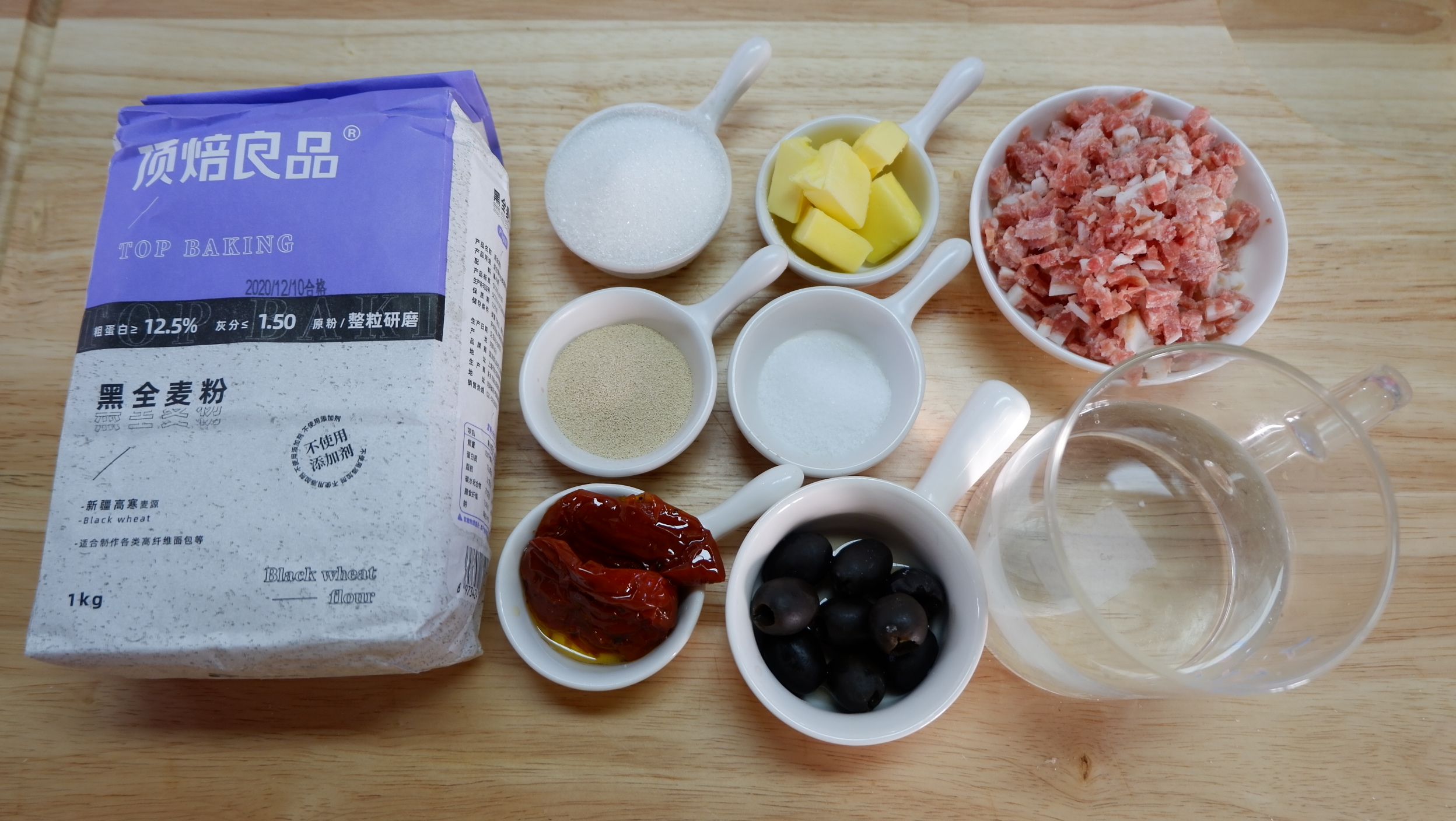 黑全麦橄榄培根法式面包