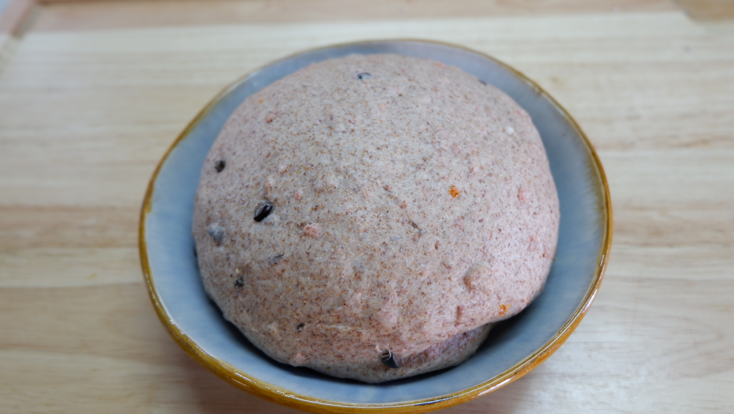 黑全麦橄榄培根法式面包