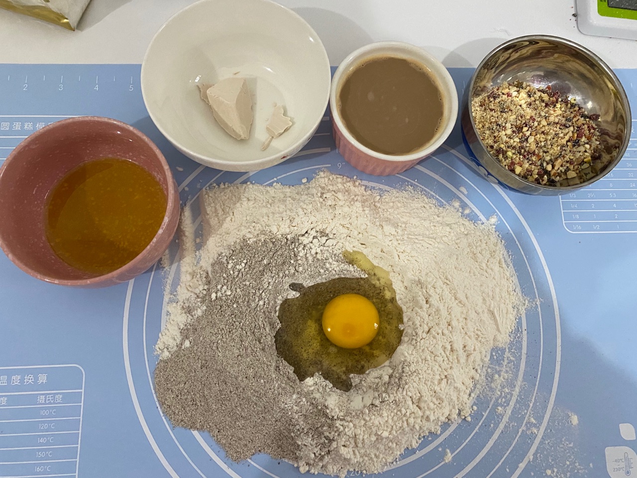 黑全麦果干吐司面包