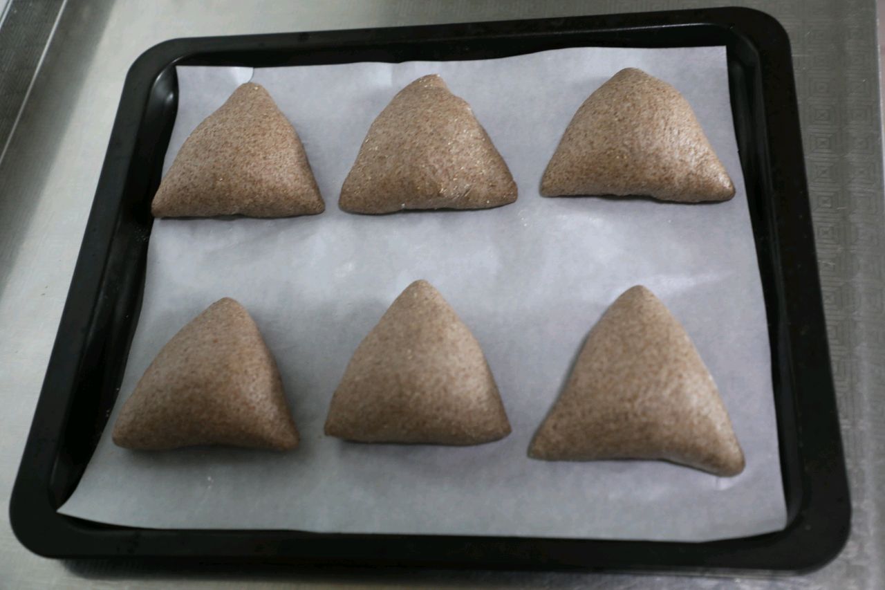 黑全麦欧包