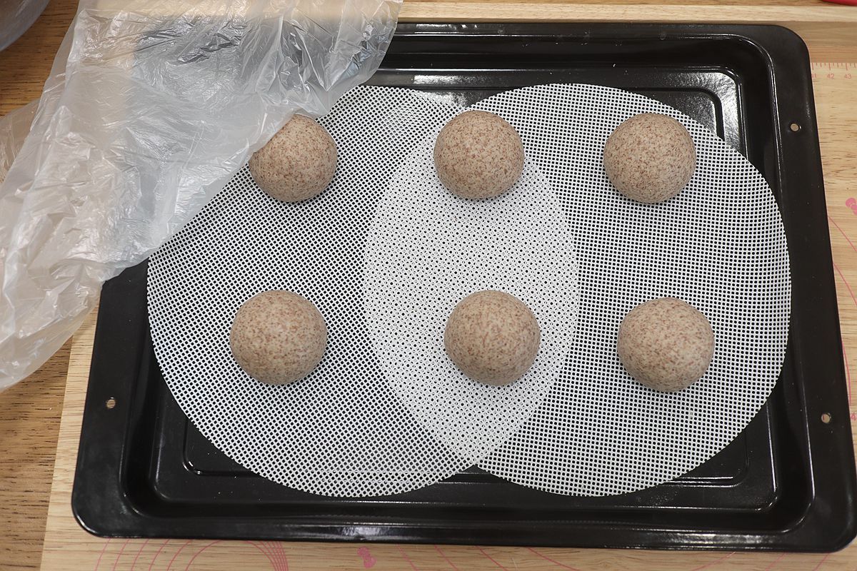 黑全麦小熊豆沙包