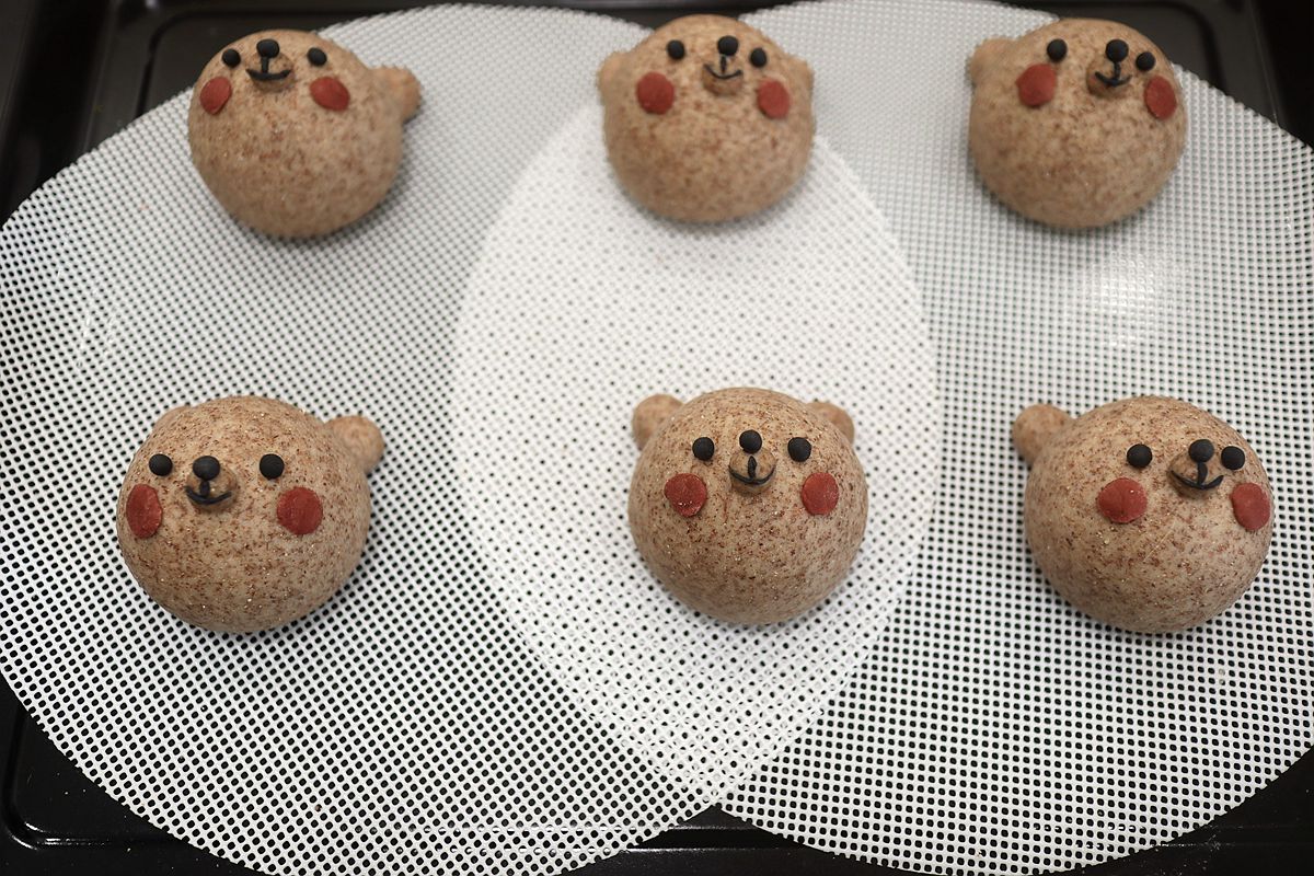 黑全麦小熊豆沙包