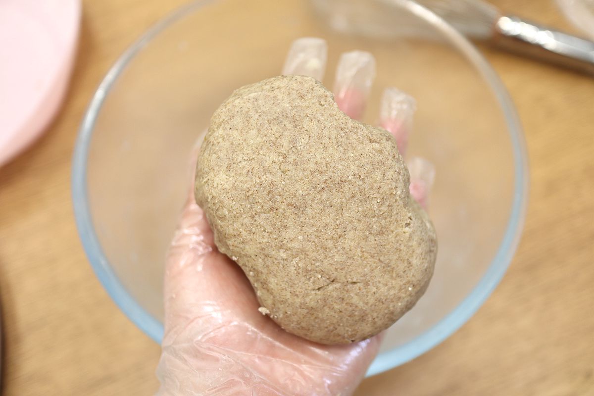 黑全麦印花饼干