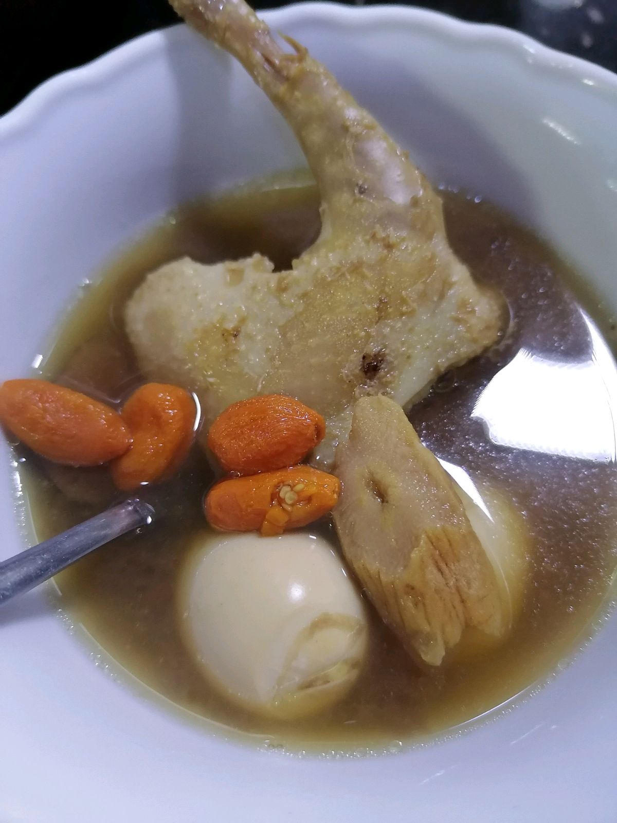 黑蒜浓鸡（鸽子）汤