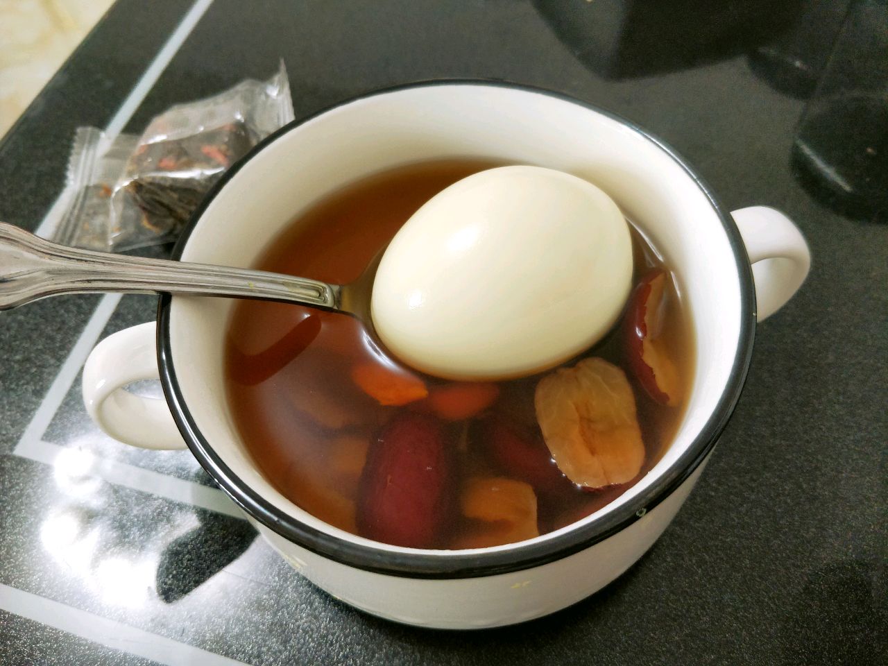 黑糖+阿胶煮鸡蛋