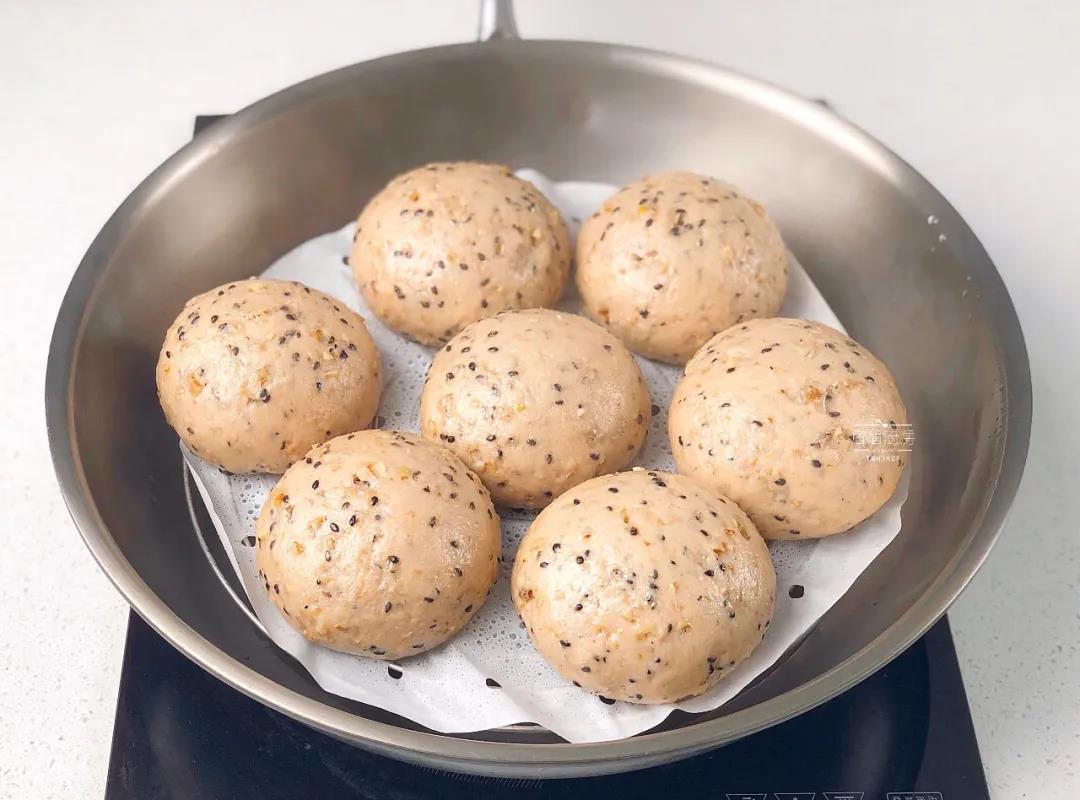黑小麦馒头