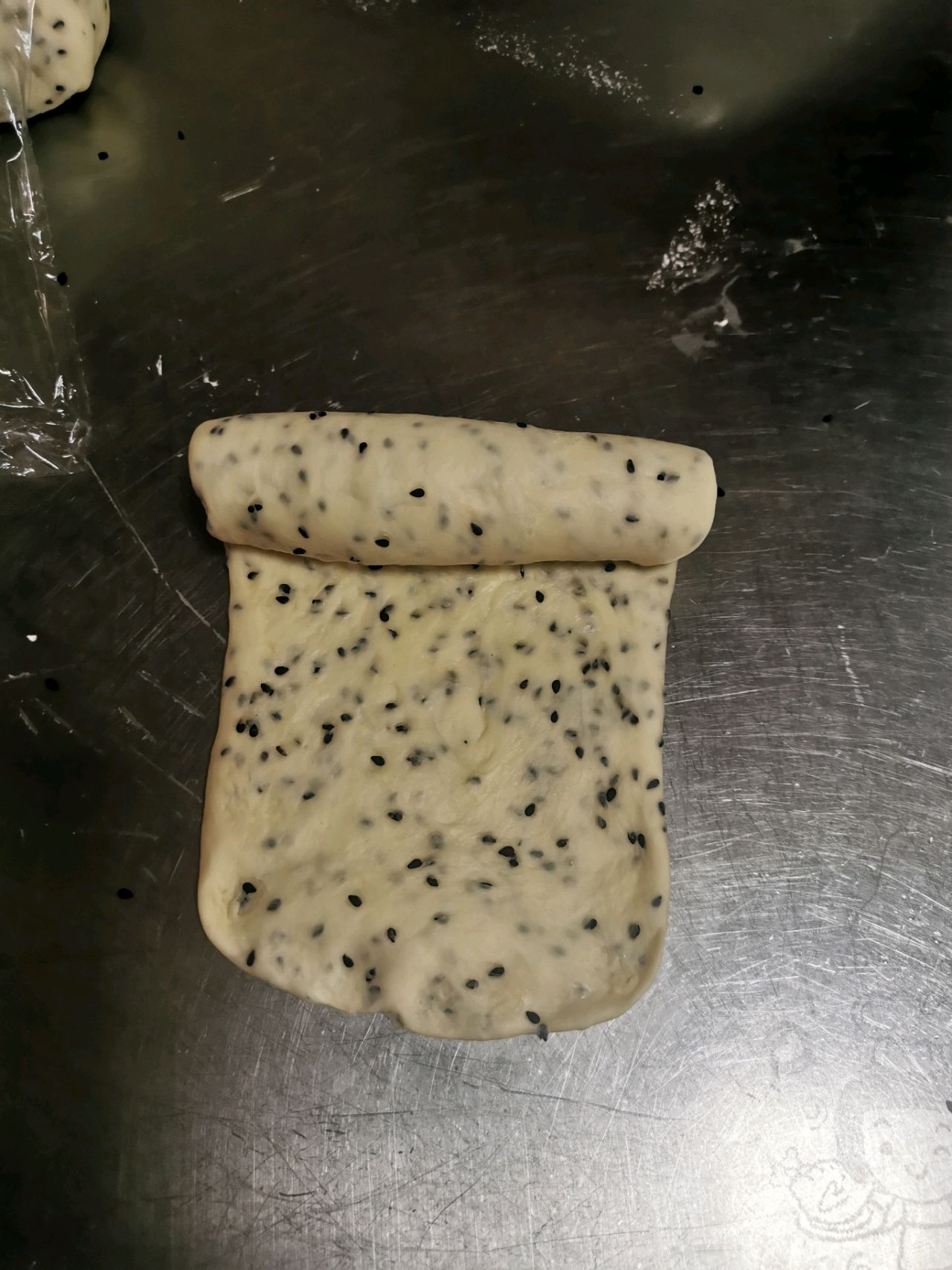 黑芝麻奶香咸吐司