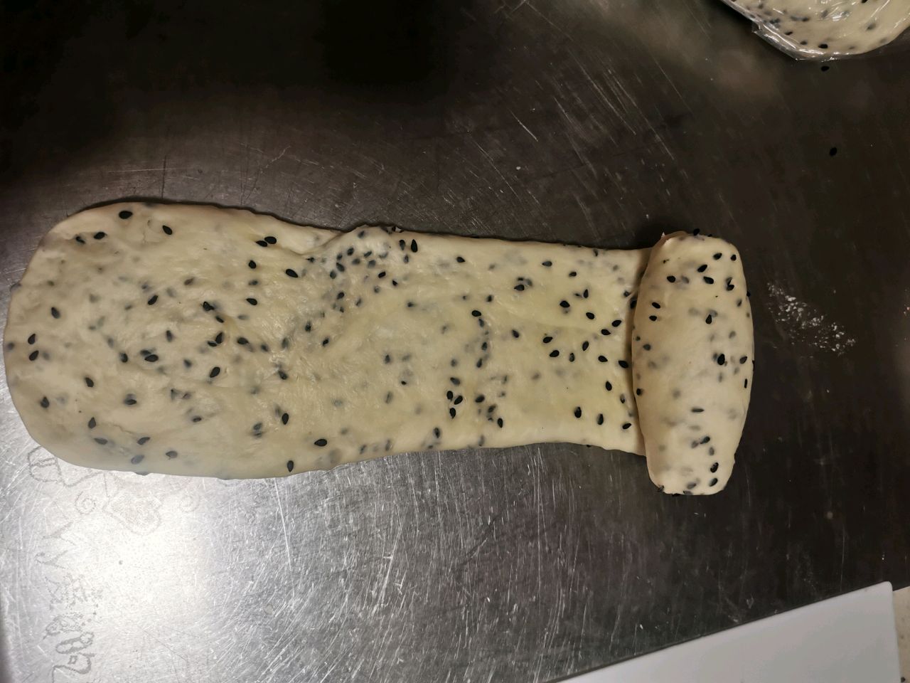 黑芝麻奶香咸吐司
