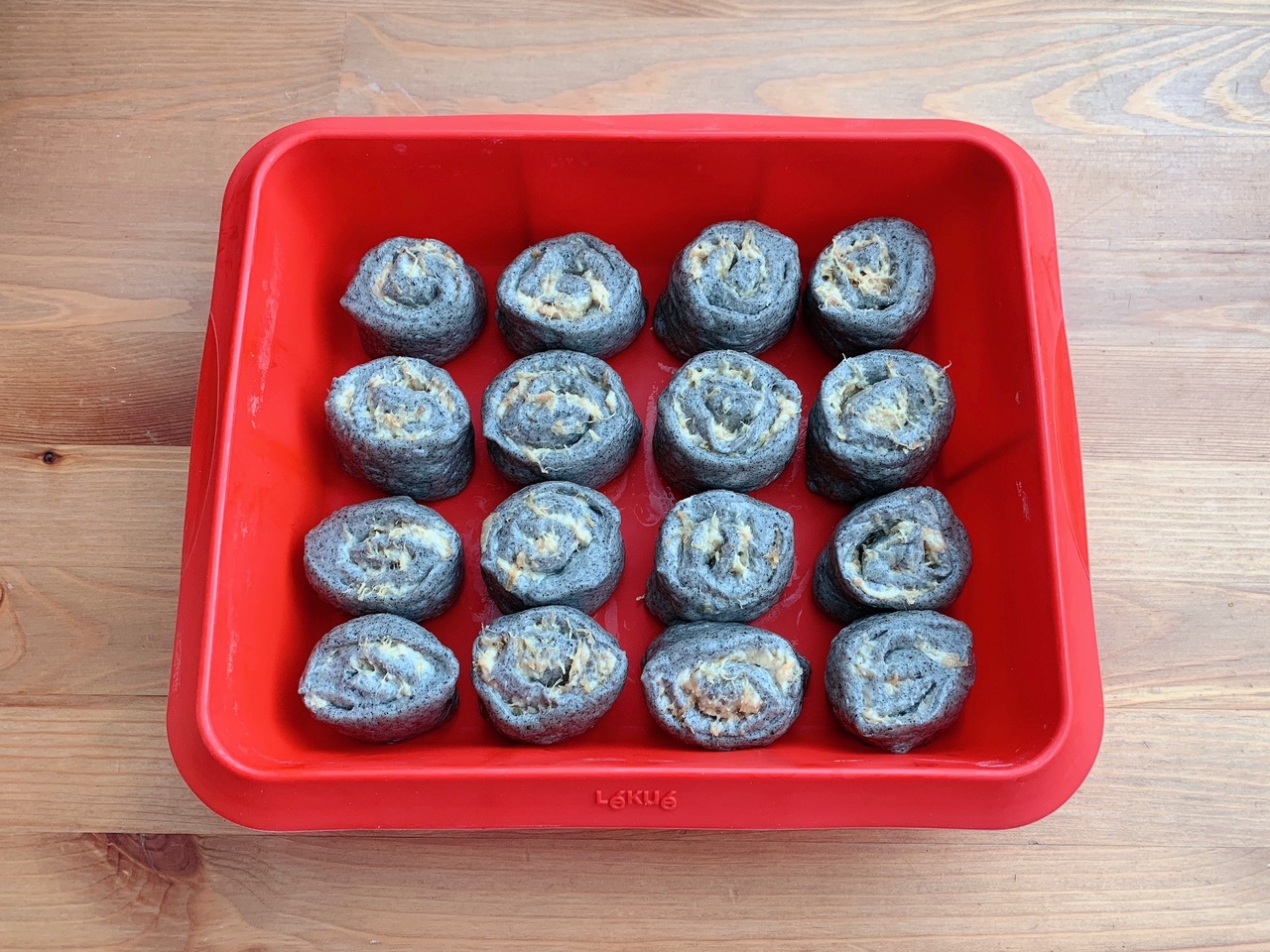 黑芝麻肉松面包（波兰种）