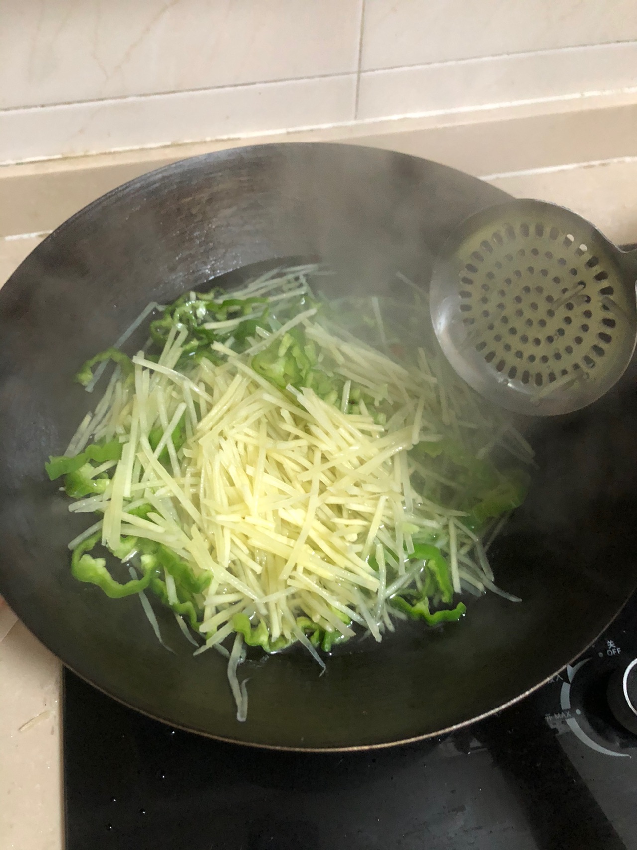 很简单的青椒土豆丝