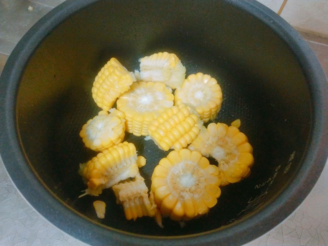 很简单好喝的玉米萝卜排骨汤