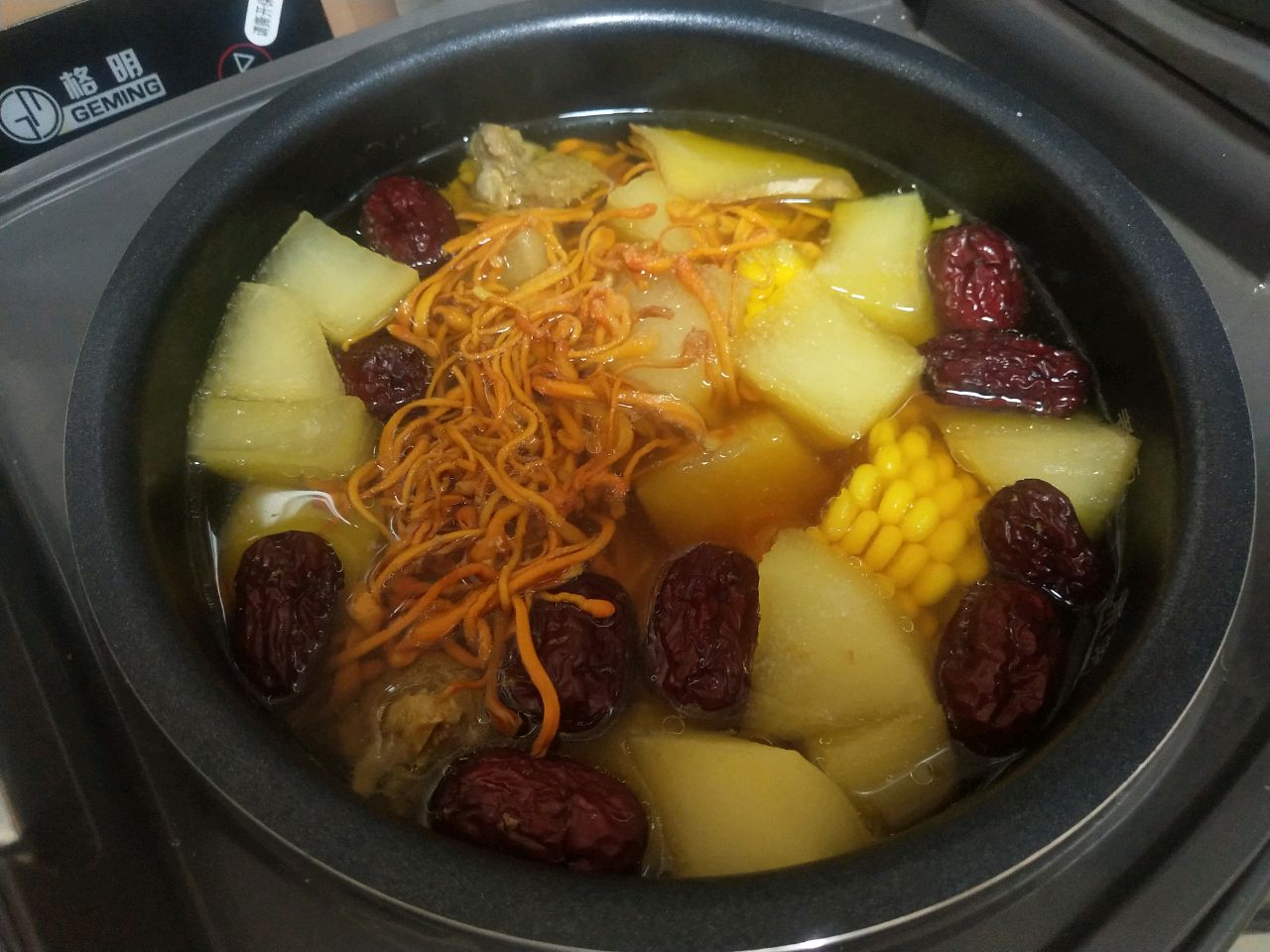 很简单好喝的玉米萝卜排骨汤