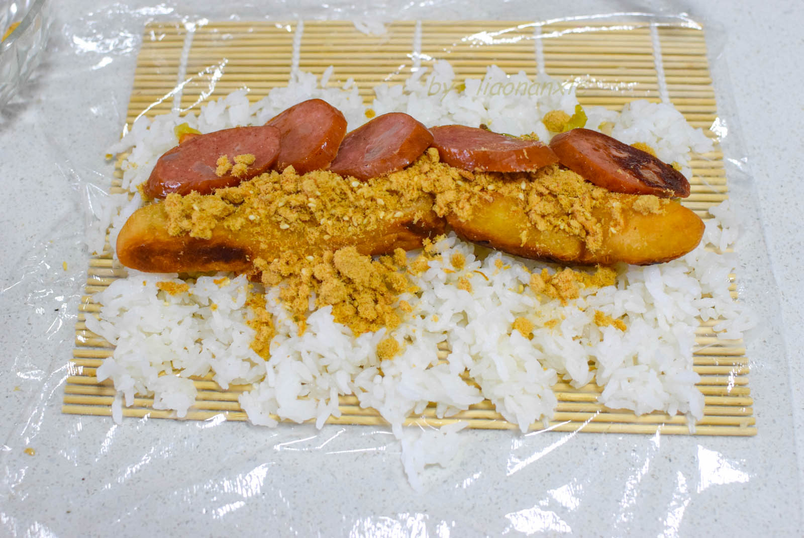 很抢手的早餐主食肉松饭团