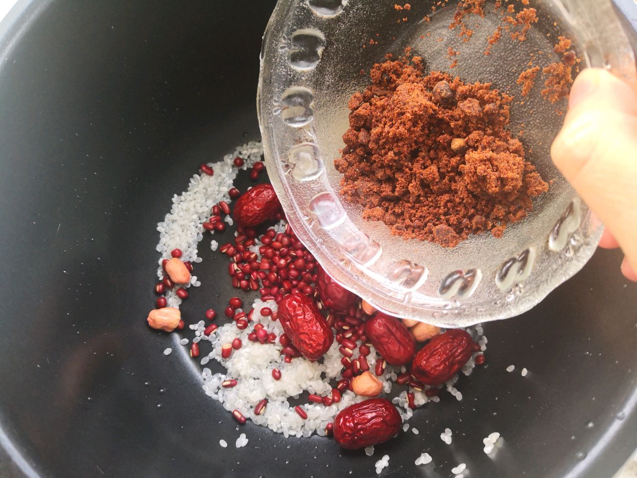 红豆红枣红糖花生粥