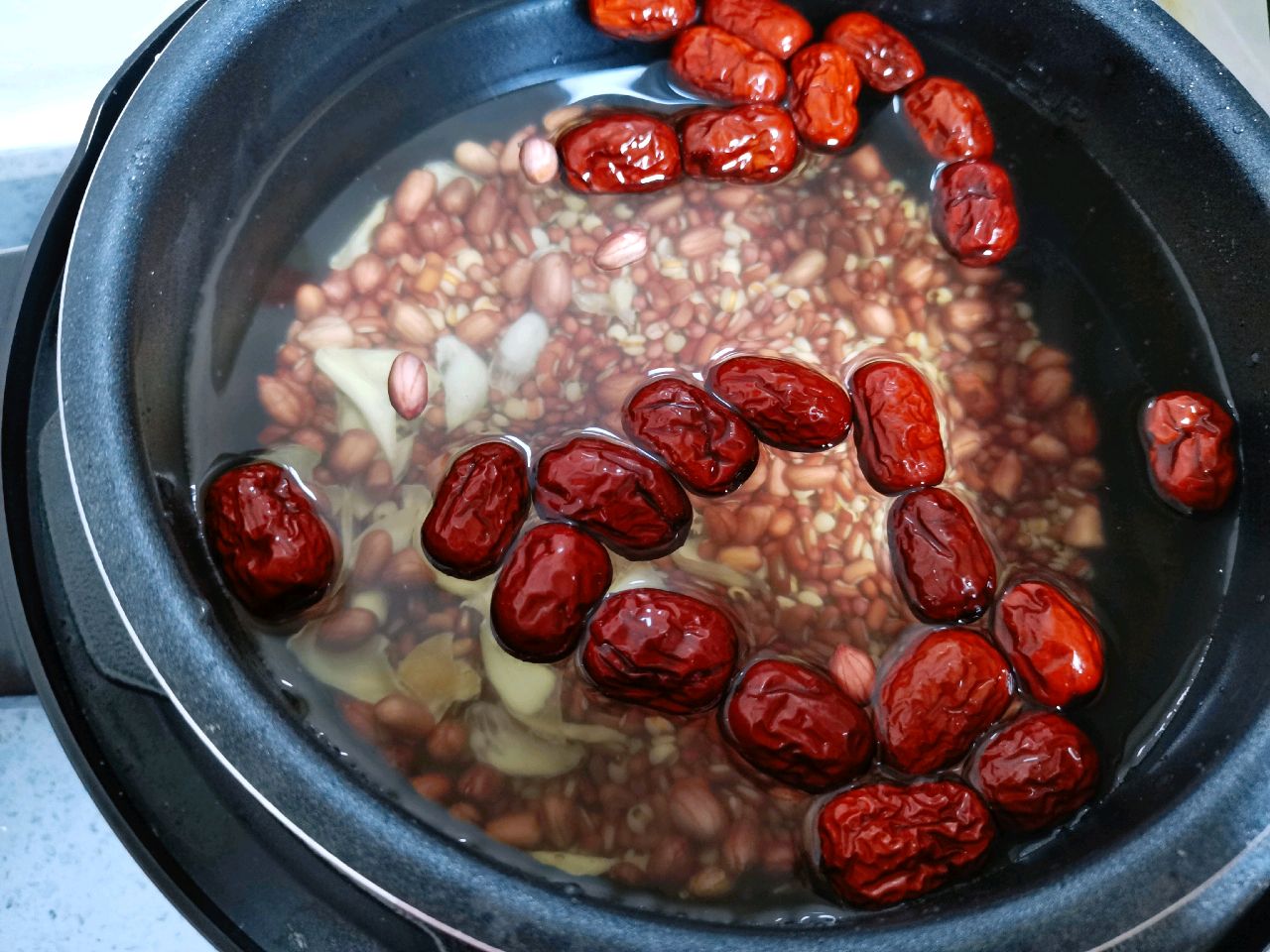 红豆花生薏米粥