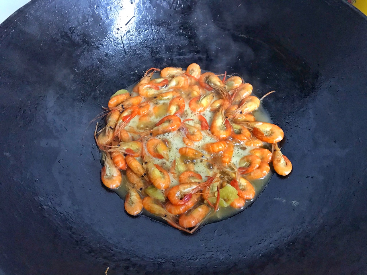 红红火火的油爆河虾