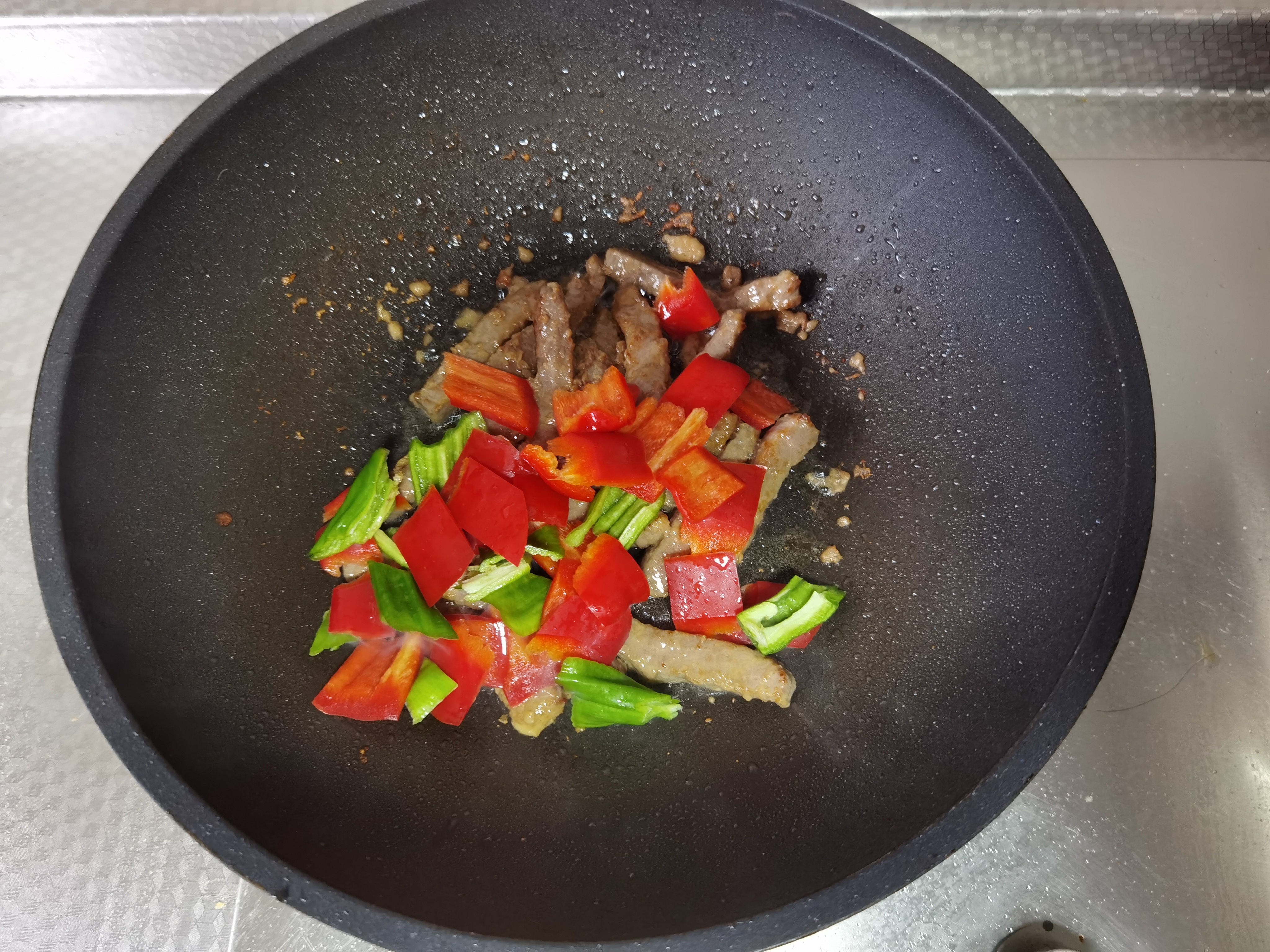 红红火火青红椒小炒牛肉