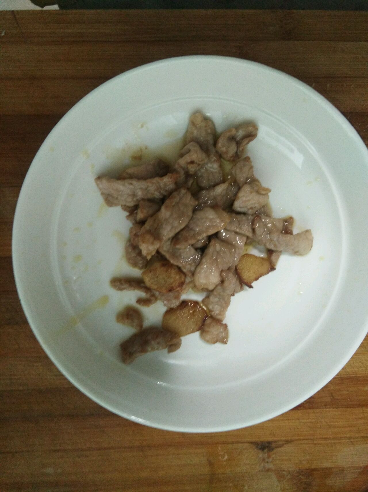 红萝卜青笋木耳炒肉片