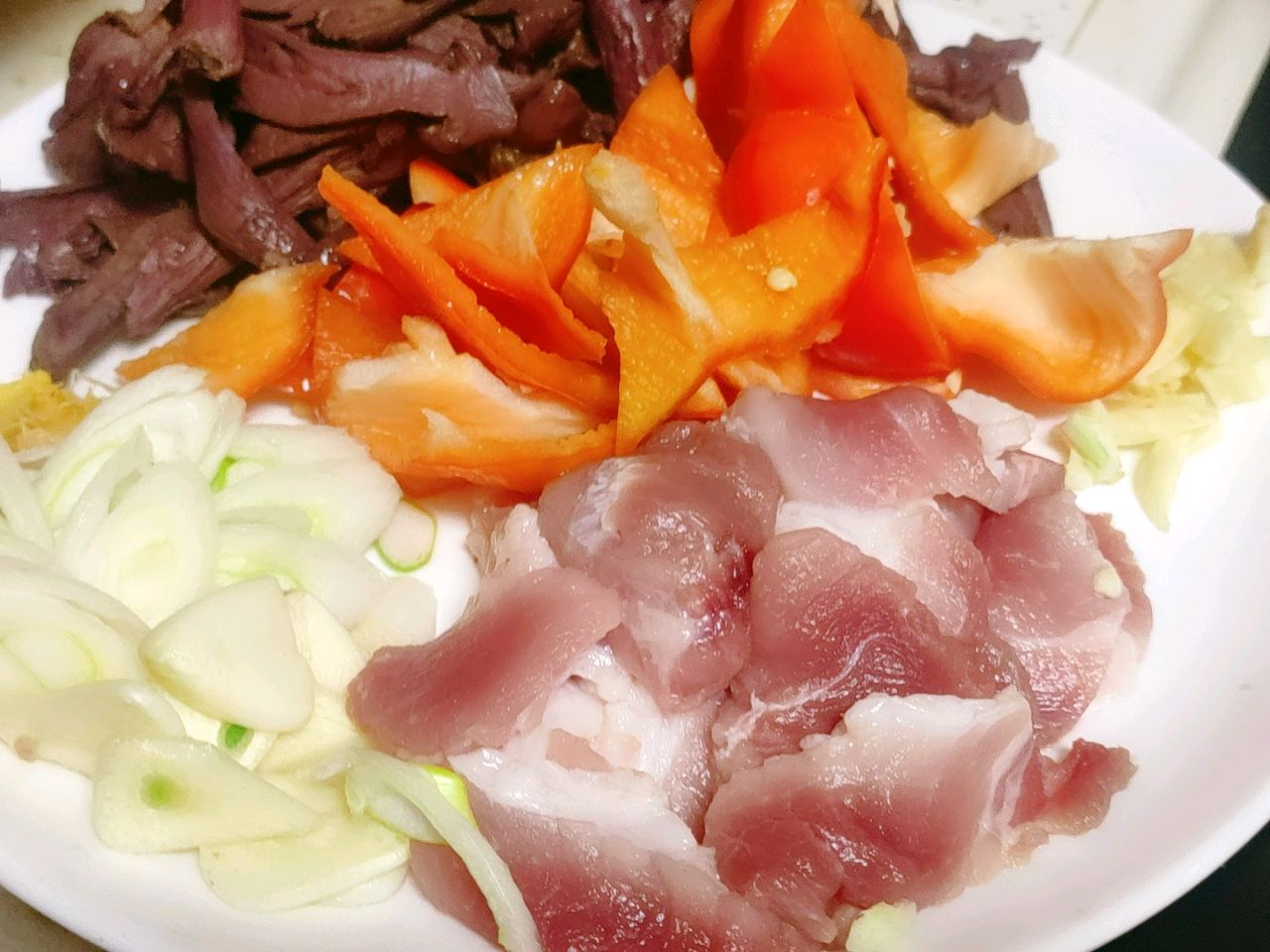 红蘑土豆片