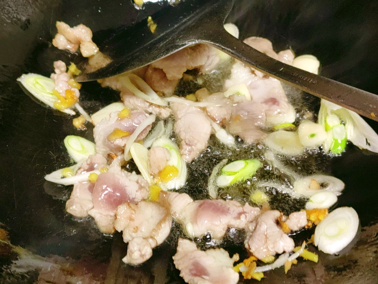 红蘑土豆片