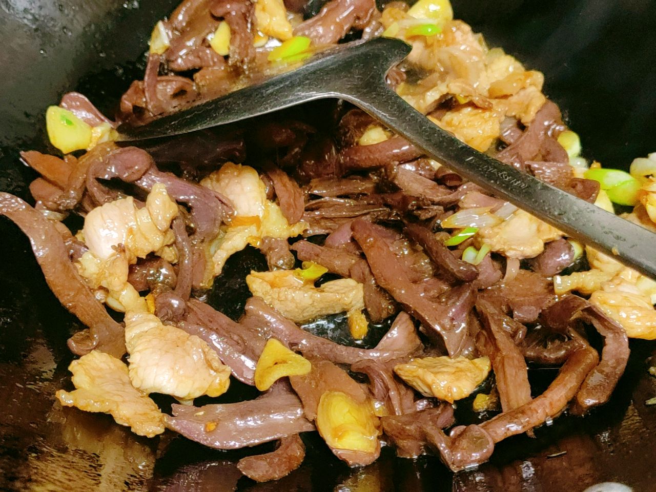 红蘑土豆片