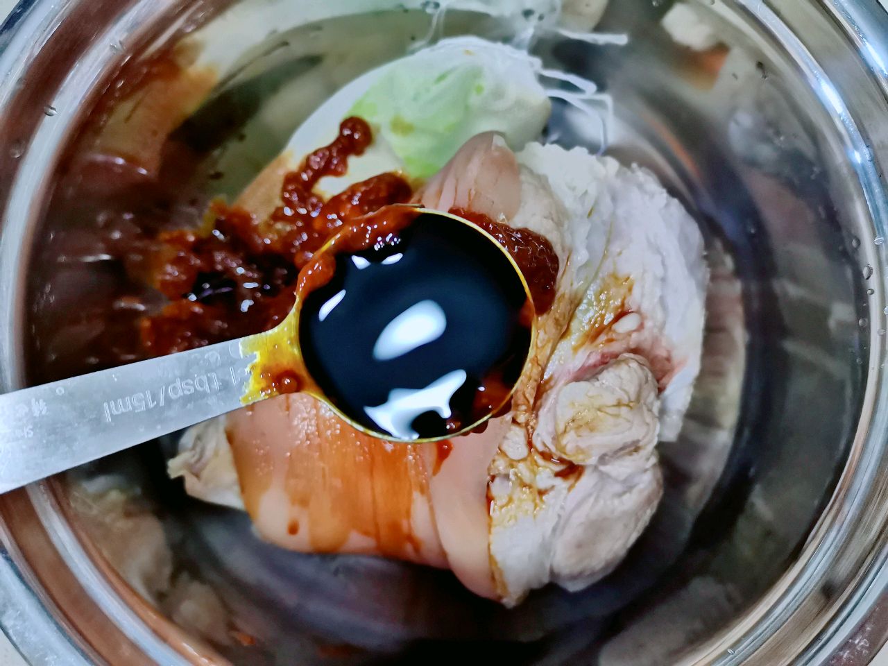 红润软烂  酱香大肘子