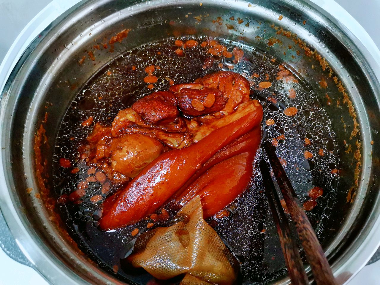 红润软烂  酱香大肘子