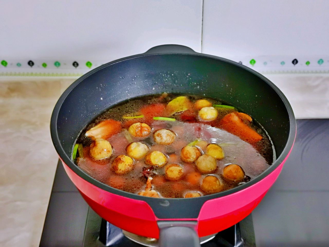 红烧板栗鹌鹑蛋焖排骨