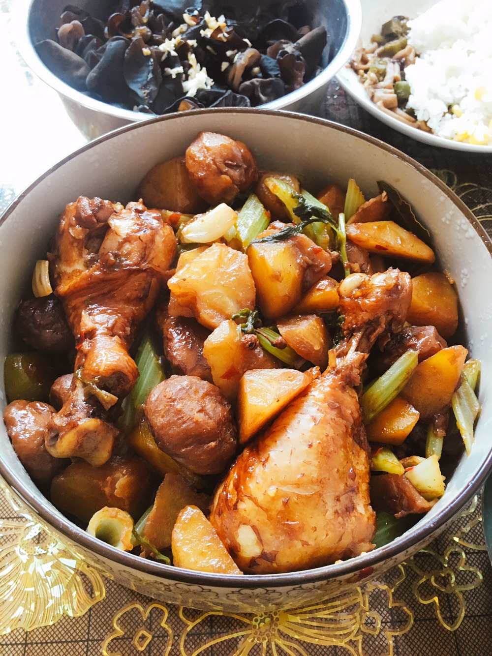红烧板栗土豆炖鸡