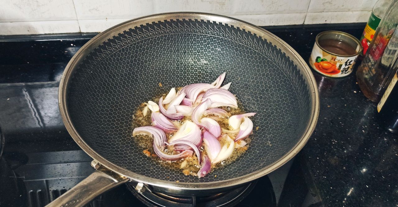红烧鲍鱼鸡煲蟹