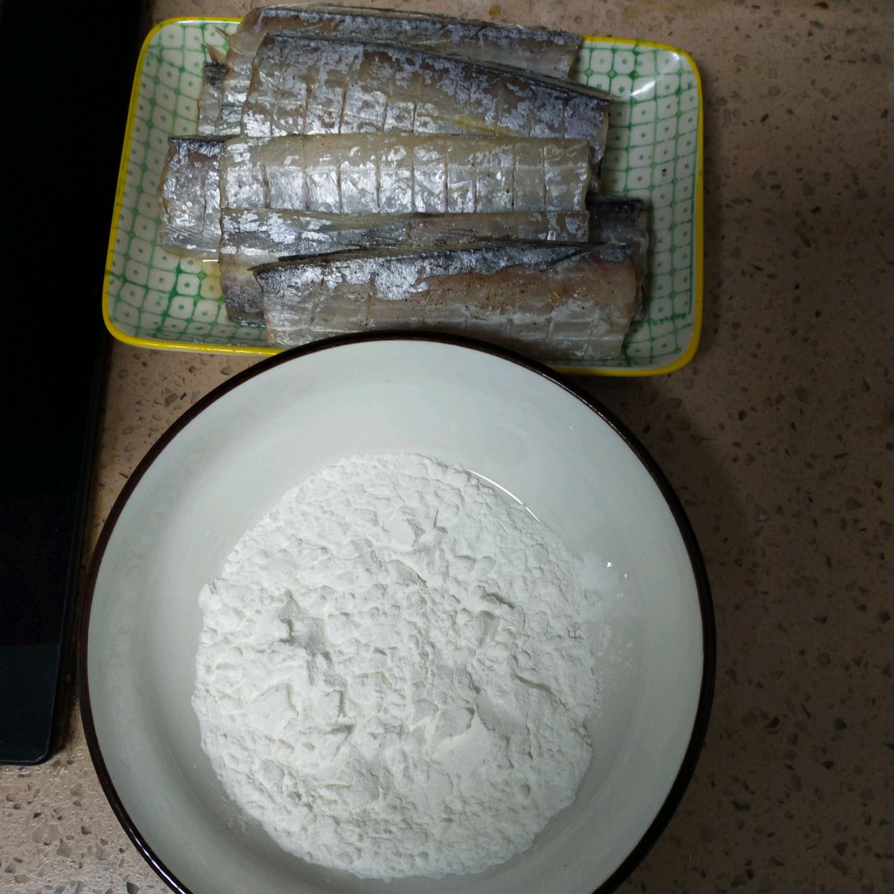 红烧带鱼段