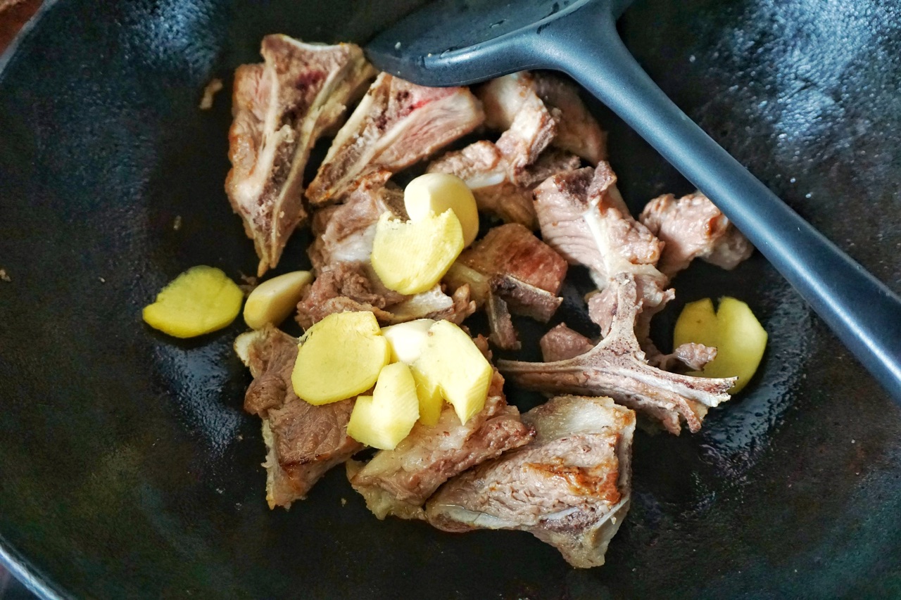 红烧鹅蛋酱骨头