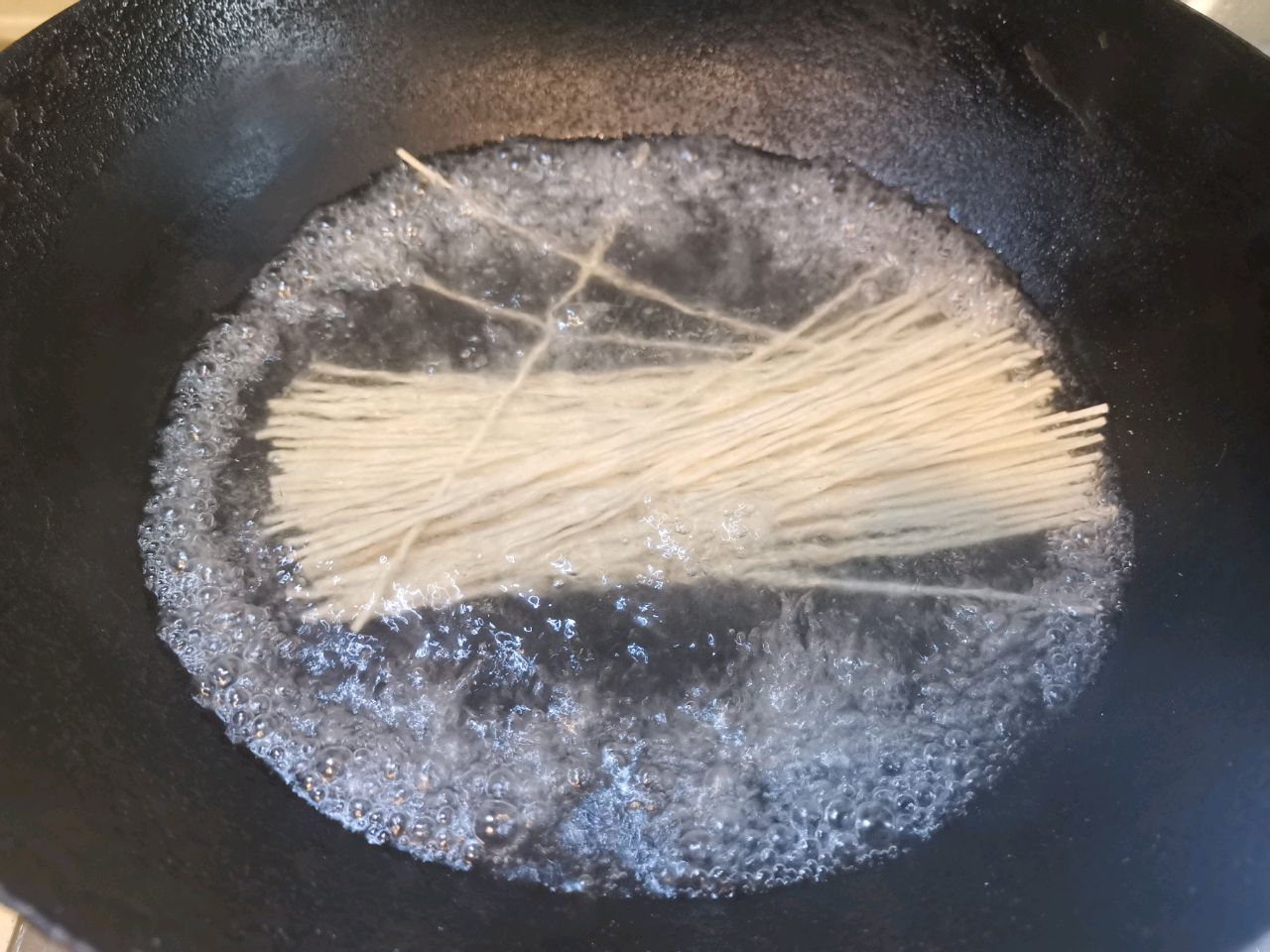红烧荷包蛋焖面